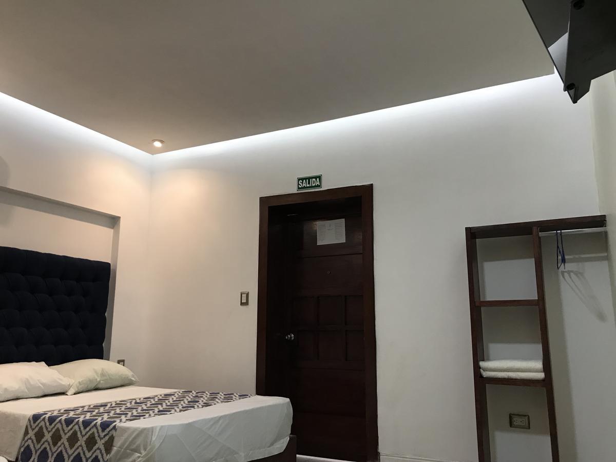 Hotel Plaza Amalia Тустла-Гутьеррес Экстерьер фото
